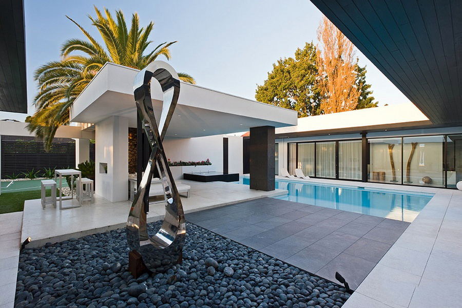 <b>私家游泳池如何設(shè)計建造呢？</b>