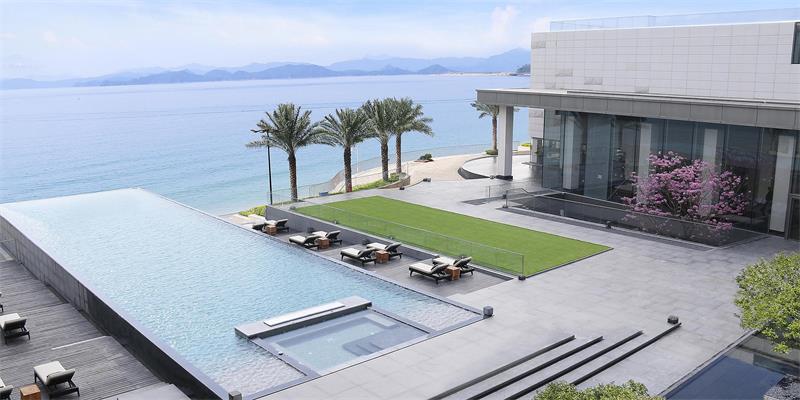 別墅游泳池用什么水處理設(shè)備？該怎么選？