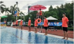 游泳池配套設(shè)施救生椅該如何挑選呢？