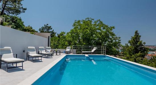 <b>游泳池水處理藥劑有哪些種類，有什么作用？</b>