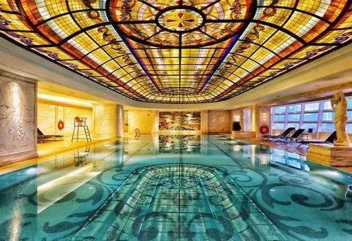 室內(nèi)游泳館用什么除濕好？.