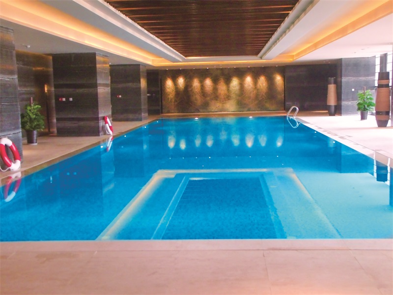 揭秘游泳池水的物理過濾與化學(xué)消毒方法？