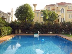 <b>別墅小院裝游泳池夠嗎？6㎡迷你泳池方案，孩子能嬉水，還不占花園空間！</b>